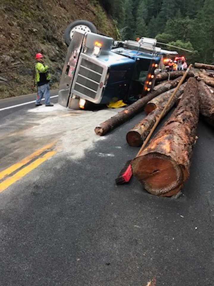 log truck accident today oregon